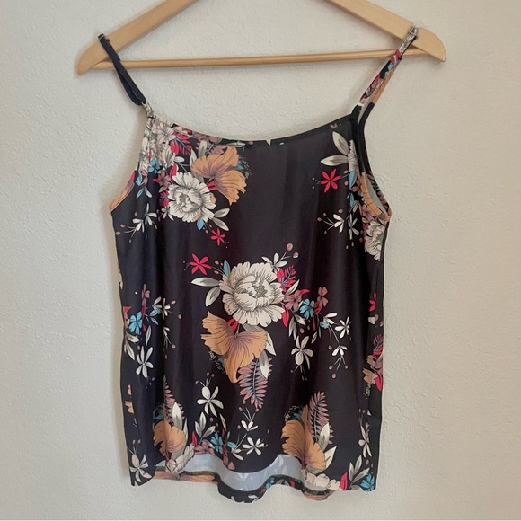 🍂 Floral V-Neck Cami with Mesh Detail - Picture 2 of 2